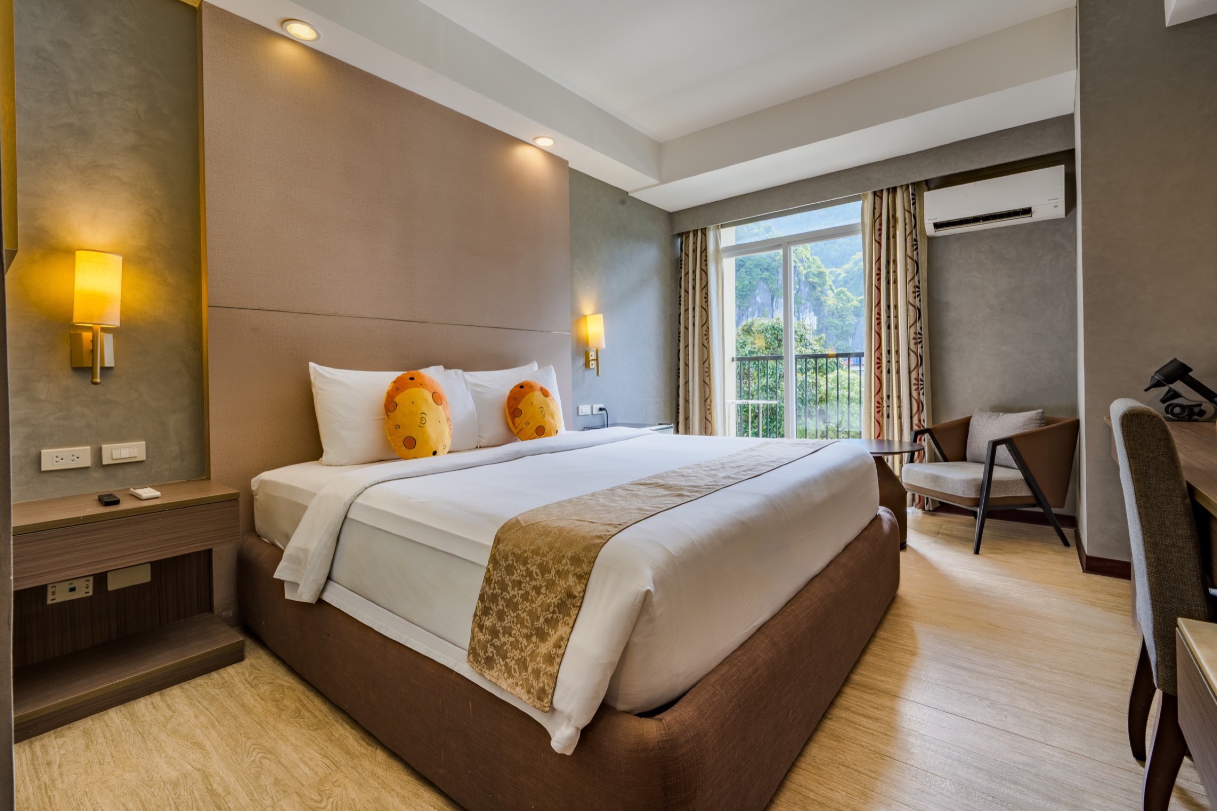 King Room with Mountain View